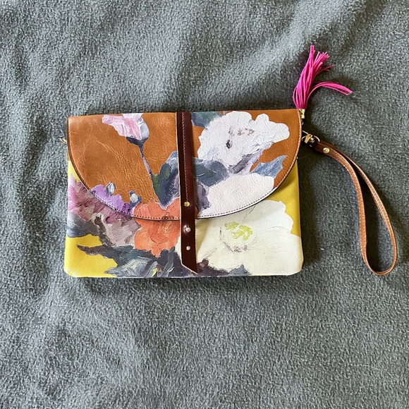 ๐บ Charming Floral Print Leather Clutch โ House of Disaster Designer UK-Based ๐บ - Picture 1 of 3